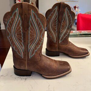 NWT Ariat Brown Leather Western Cowboy Boots — Women’s US 7B